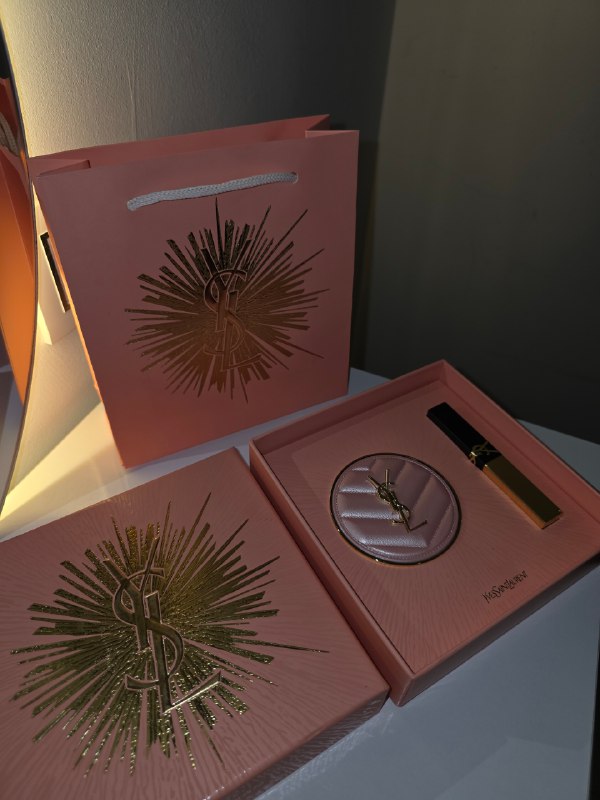 Yves Saint Laurent Loveshine Makeup Gift Set – Premium Quality